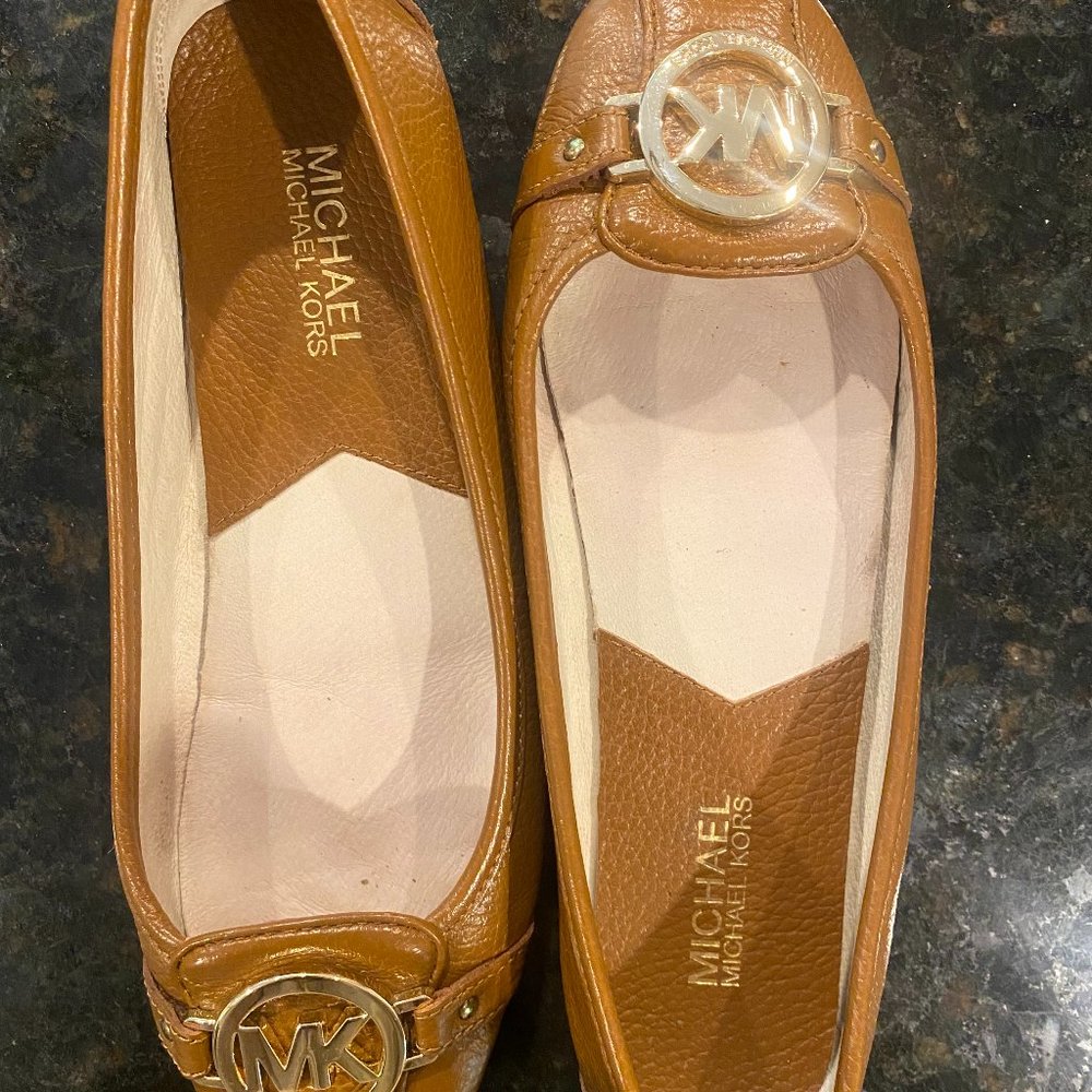 EUC MICHAEL MICHAEL KORS Fulton Logo Embossed Faux Leather Moccasin sz.7 1/2